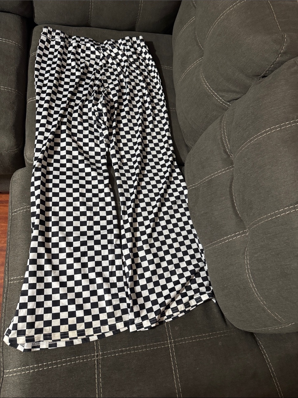 Black & White Checkered Flared Leggings - Classic Graphic Print